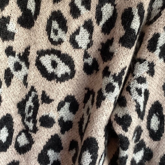 \Zara\• Leopard Print Oversize Sweater - Picture 4 of 12